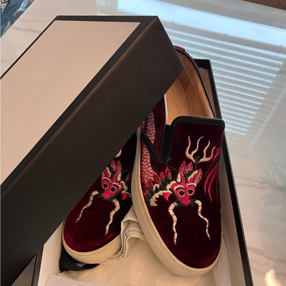 GUCCI Velvet Burgundy Dragon Slip-Ons - Picture 2 of 15